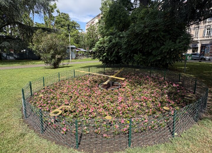 L’orologio dei giardini della stazione rifiorisce e torna a scandire il tempo della città di Alessandria