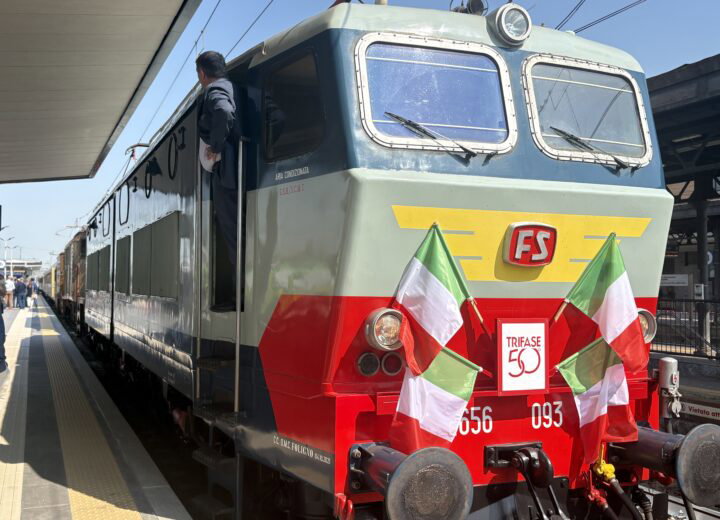 Cinquant’anni fa la fine della trazione trifase. Treno storico ripercorre l’ultimo viaggio da Alessandria ad Acqui Terme