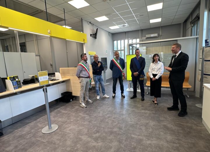 Inaugurato il rinnovato ufficio postale di Sale: sarà possibile fare anche il passaporto