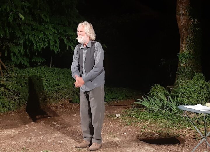 La poesia concreta di Pino Petruzzelli a La casa in collina. Recensione di “La terra degli ulivi”
