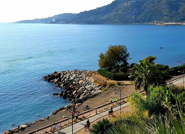 La pista ciclabile della Riviera dei Fiori: pedalare sul mare tra paesaggi unici e turismo sostenibile 