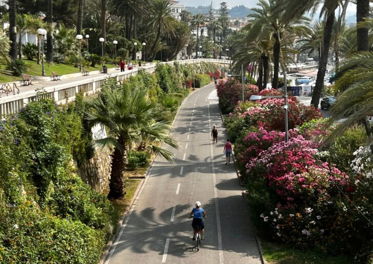 La pista ciclabile della Riviera dei Fiori: pedalare sul mare tra paesaggi unici e turismo sostenibile 