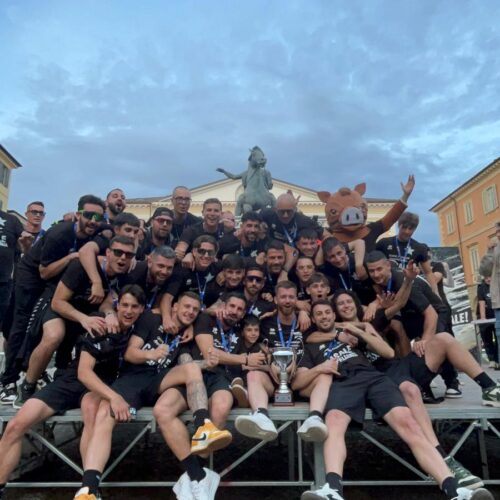 Il Casale fa festa in Piazza Mazzini: la città celebra il ritorno in Eccellenza dei nerostellati