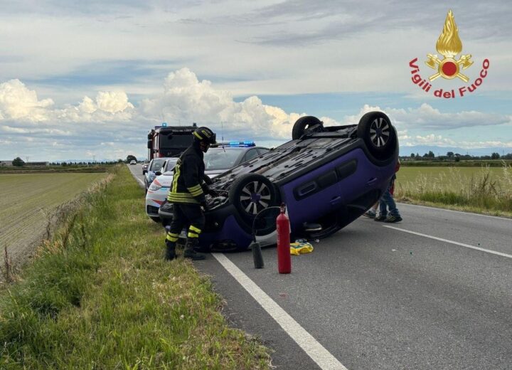 Auto ribaltata a Sartirana: intervengono Vigili del Fuoco ed elisoccorso