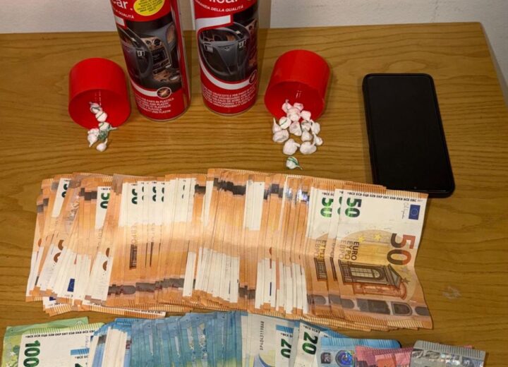 Arrestato uno spacciatore a Pavia: droga nascosta nelle bombolette di lucido per auto