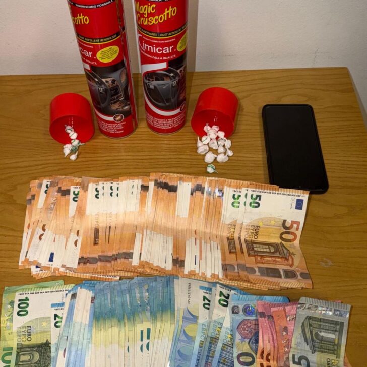 Arrestato uno spacciatore a Pavia: droga nascosta nelle bombolette di lucido per auto