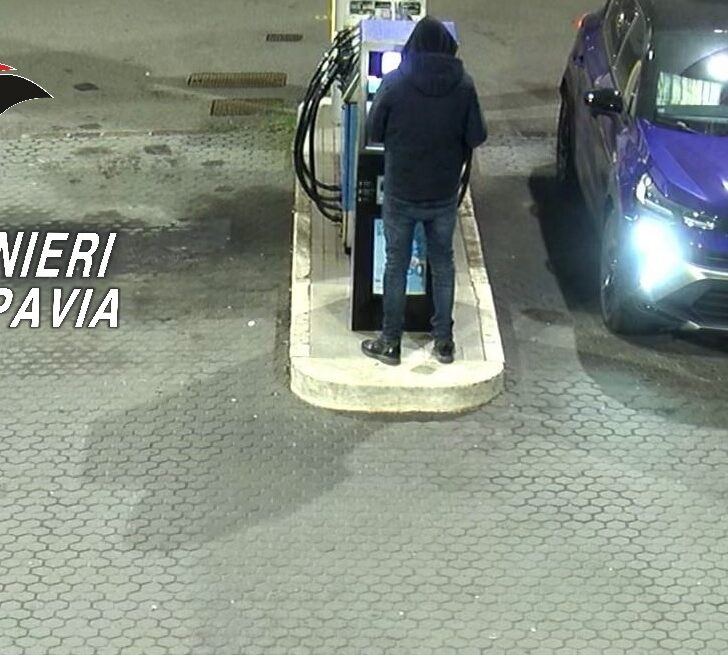 Usava la carta carburante della Croce Rossa per fare benzina alla sua auto: volontario denunciato a Pavia