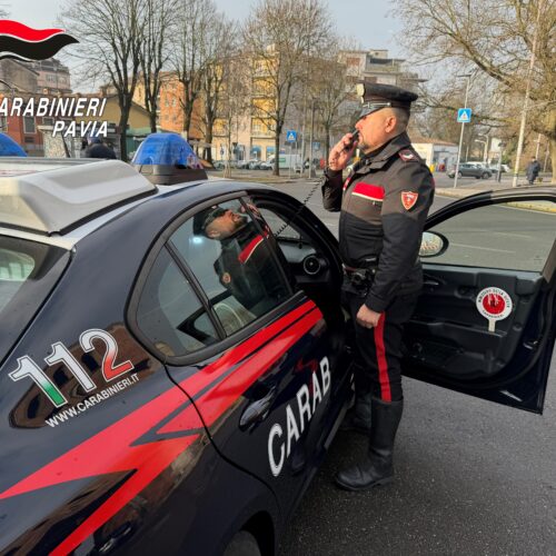 Rubano e rivendono smartphone: denunciati i ladri e l’acquirente