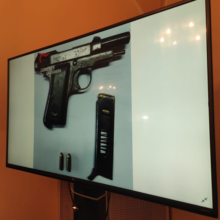 Colpi di pistola contro il Comune a Stazzano: sono stati 3 giovani, uno arrestato