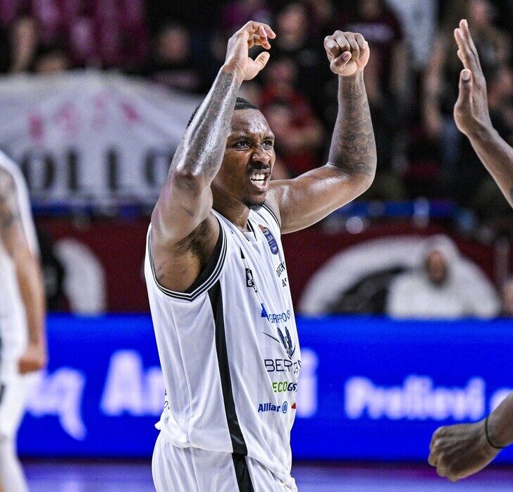 Bertram Derthona: via ai playoff. Leoni debuttano al PalaTaliercio contro Venezia