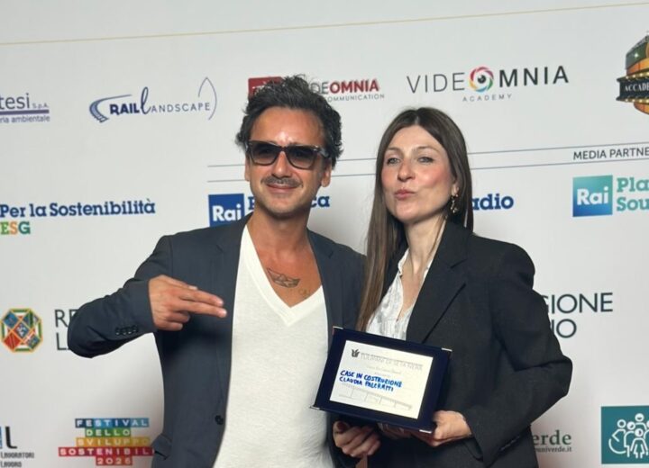 La regista pavese Claudia Palermiti trionfa al Tulipani di Seta Nera: premiato il videoclip “Casa in Costruzione”