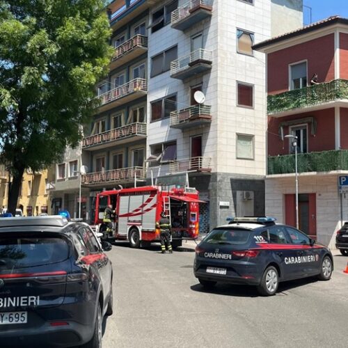 Incendio in un appartamento a Voghera: evacuato un condominio, salvata un’anziana