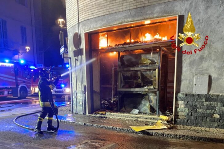 Rogo a Casale: spenti gli ultimi focolai. Avviata l’indagine sulle cause