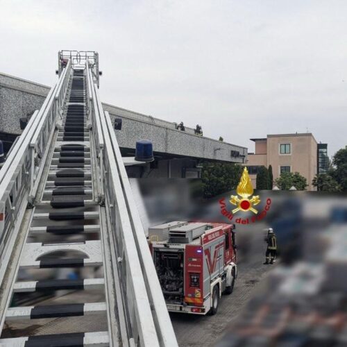 Principio di incendio in una fabbrica di Landriano: impegnati anche i Vigili del Fuoco di Pavia