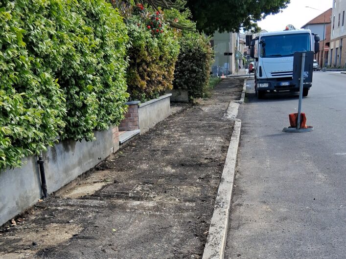 Partiti i lavori per rifare i marciapiedi tra via dei Mille e via Monte Pasubio a Novi Ligure