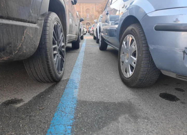 Priano (FdI): “La larghezza degli stalli nel parking in piazza della Libertà è a norma?”