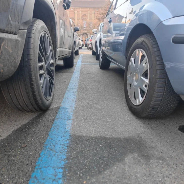 Priano (FdI): “La larghezza degli stalli nel parking in piazza della Libertà è a norma?”
