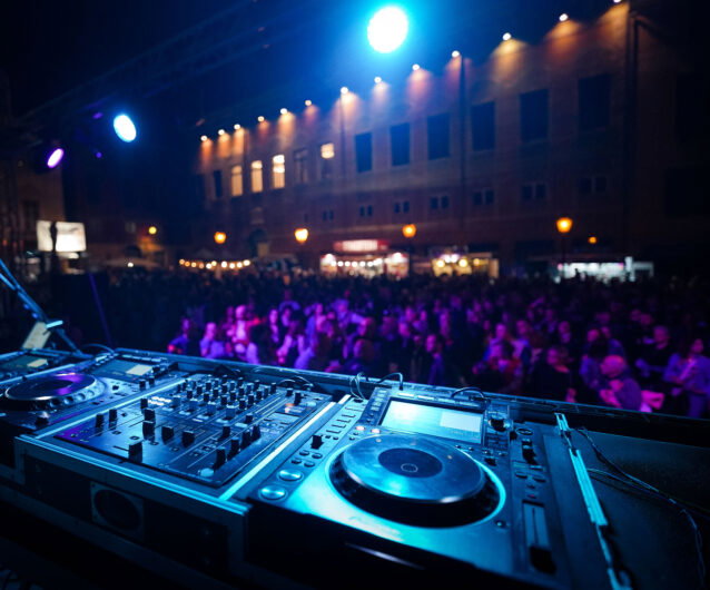 Il Giro colora di rosa la notte del 21 maggio a Novi: street food, Explosion Band e gran finale con DJ Molella