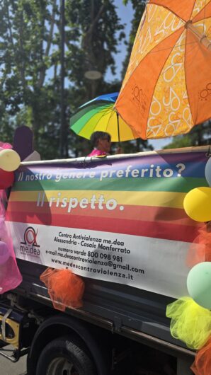 Una festa di colori: ad Alessandria è partito il corteo del Pride