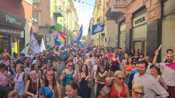 Una festa di colori: ad Alessandria è partito il corteo del Pride