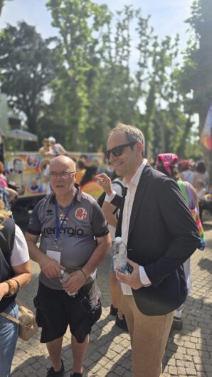 Una festa di colori: ad Alessandria è partito il corteo del Pride
