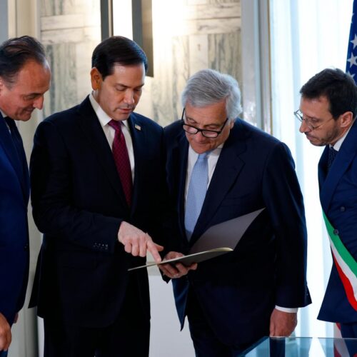 Dal Segretario di Stato U.S.A. Rubio una delegazione di Casale con i documenti sulle sue origini monferrine