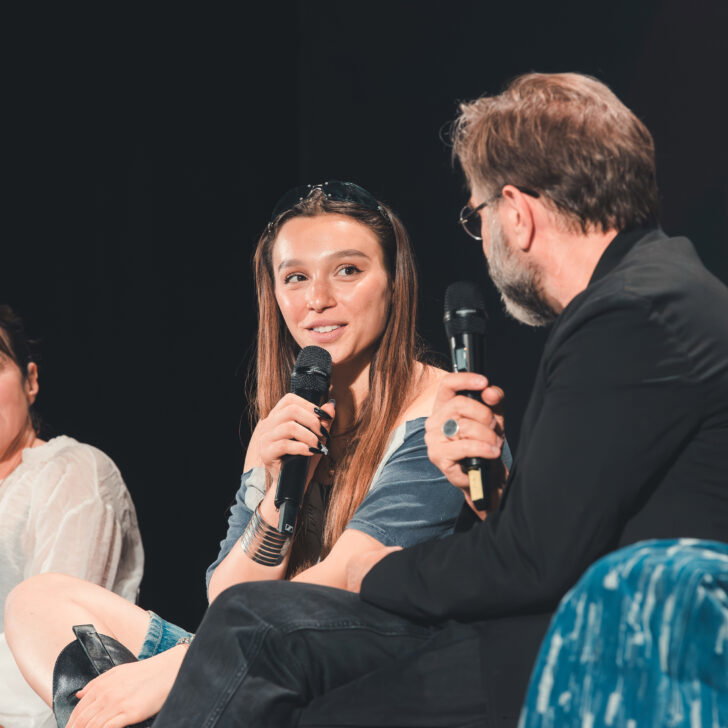 Ad Alessandria Sarah Toscano e il regista Luca Ribuoli per la proiezione del film campione d’incassi su Netflix