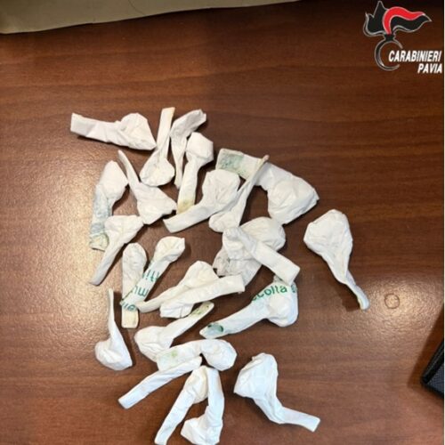 Fermato a Casei Gerola e trovato con 25 dosi di cocaina in auto. Per l’uomo scatta la denuncia