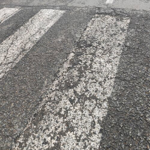Strisce pedonali sbiadite ad Alessandria: nel 2026 stanziati quasi 150 mila euro per rifarle