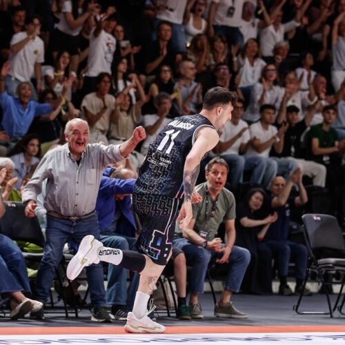 Bertram Derthona da impazzire: i leoni pareggiano la serie playoff. Martedì gara 5 a Venezia