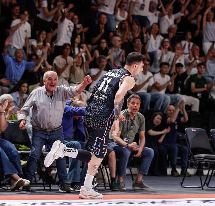 Bertram Derthona da impazzire: i leoni pareggiano la serie playoff. Martedì gara 5 a Venezia