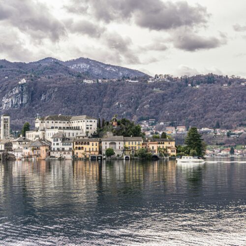 “Passaggio a Nord Ovest” oggi in Piemonte: in volo sul lago d’Orta