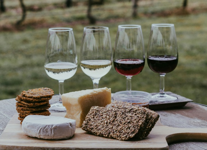 Sag­re e fiere del weekend in Piemonte: vino, fiori e tradizioni animano borghi e città dall’8 al 10 maggio