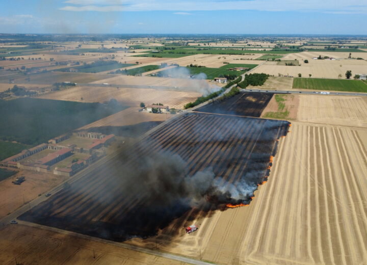 Sterpaglie a fuoco a San Giuliano: le immagini dall’alto