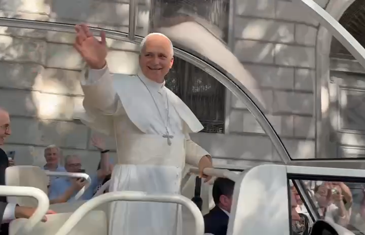 Pavia incantata dalla generosa vicinanza del Papa: tante mani strette e parole di bellezza