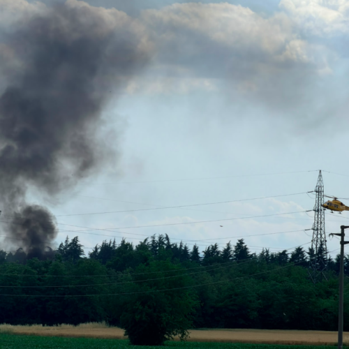 Auto in fiamme sulla A21: code verso Torino