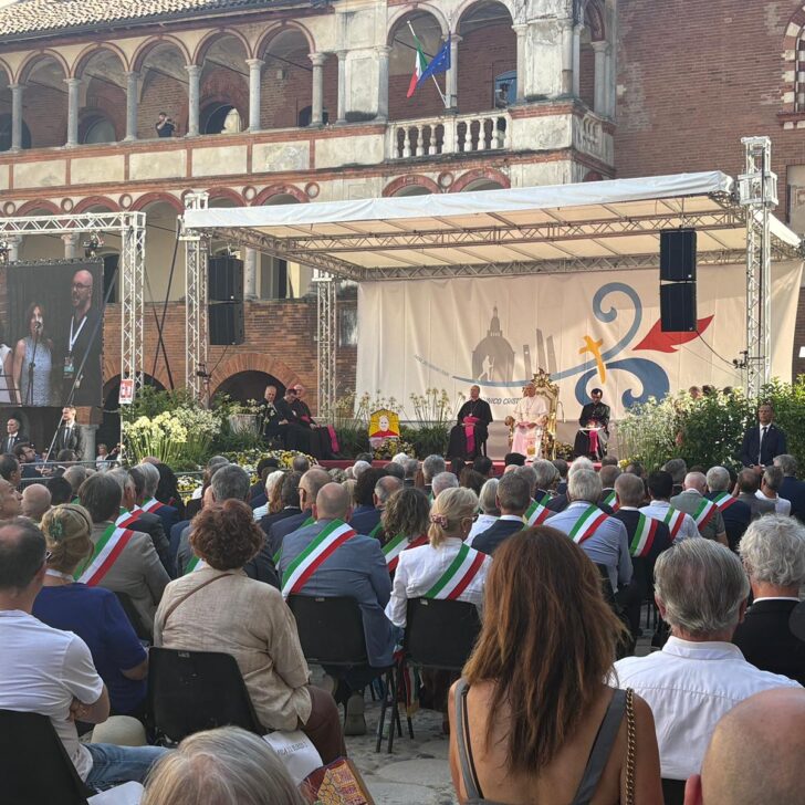 Il Papa esalta la “Bellezza esigente di Pavia”. Poi l’invito: “Prendetevi cura della città e delle persone”