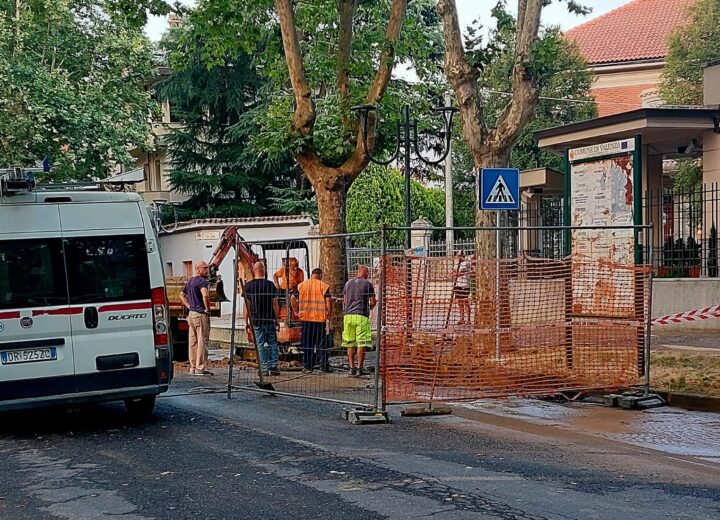 Danni tubatura a Valenza: “Squadra al lavoro per ripristinare il flusso d’acqua prima possibile”