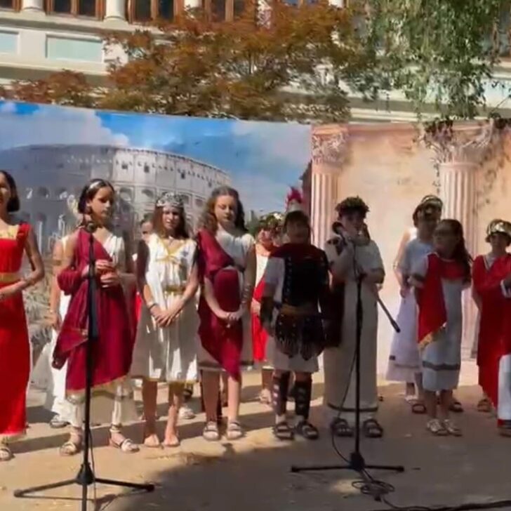 “Buon viaggio”: il saluto della maestra Valeria ai suoi studenti della 5ª C