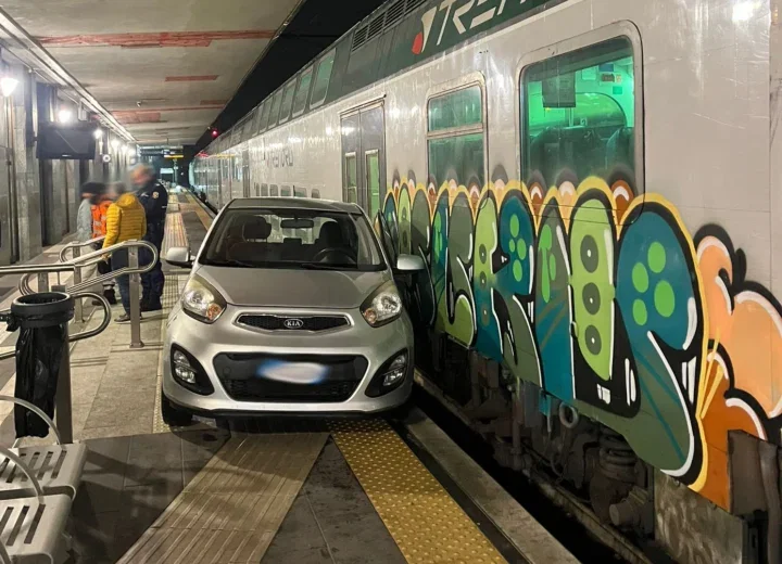 Rubò l’auto e la abbandonò sul binario 1: Polfer trova e denuncia l’autore