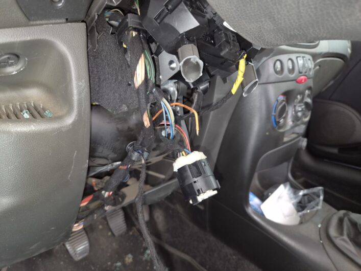 Vandalizzata un’auto nel parcheggio di via Parma ad Alessandria