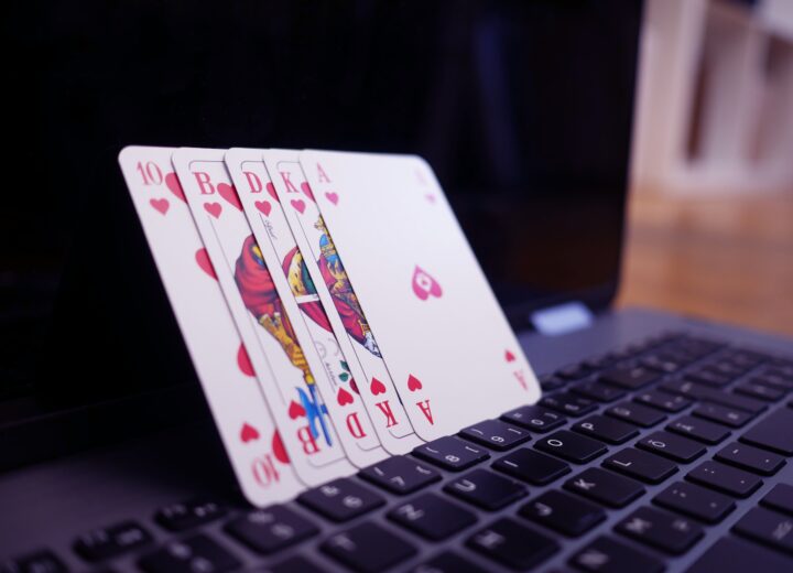 Gioco d’azzardo: un miliardo speso in provincia nel 2025. A Novi aumento anomalo del gioco online: +30 milioni