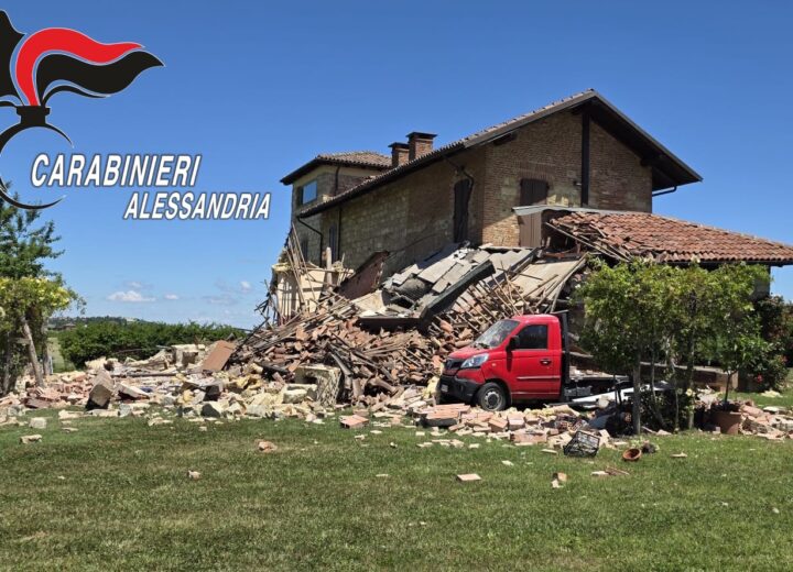 Esplode una bombola di gas e crolla parte di una cascina ad Altavilla Monferrato: un uomo ferito
