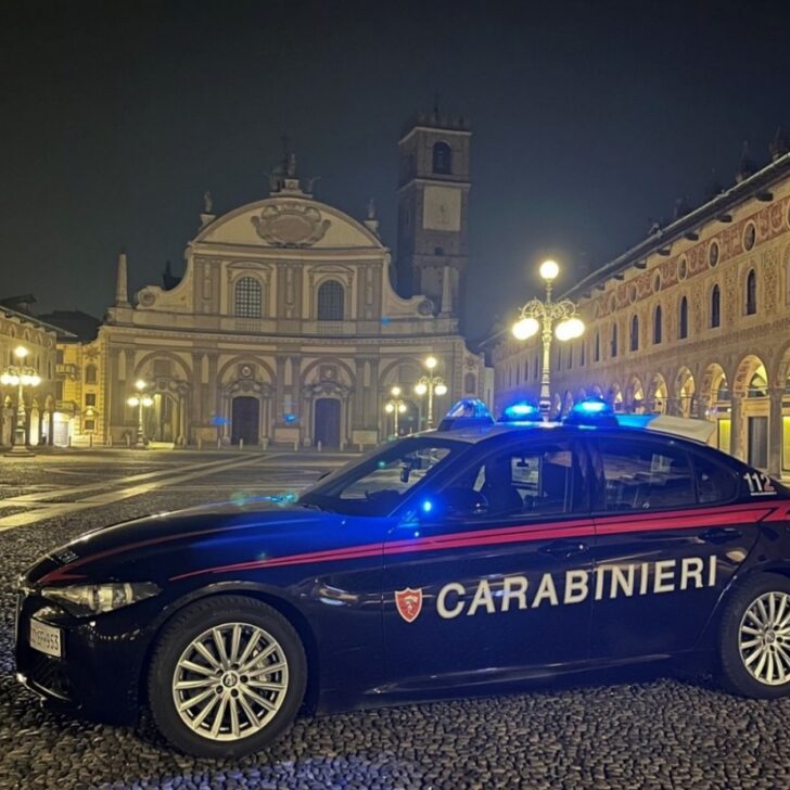Alla guida senza aver mai conseguito la patente e con 8 grammi di cocaina a bordo