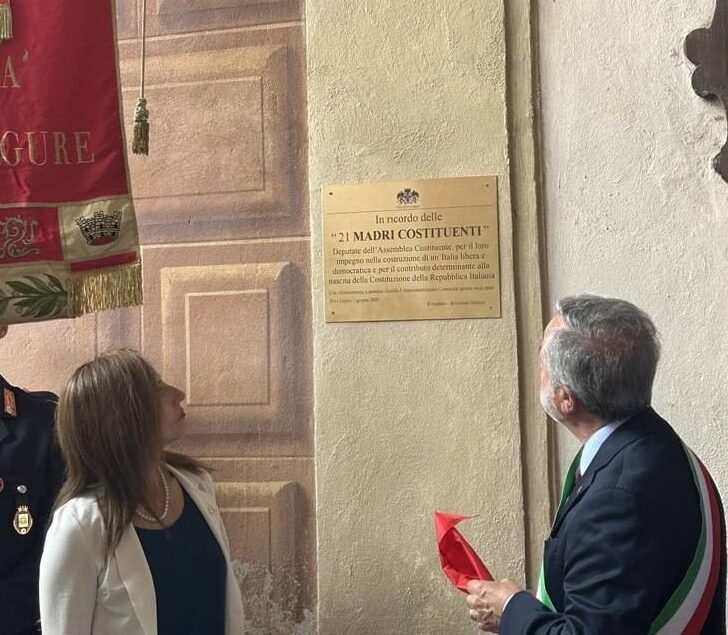 Novi Ligure intitola la corte di Palazzo Dellepiane alle 21 Madri Costituenti