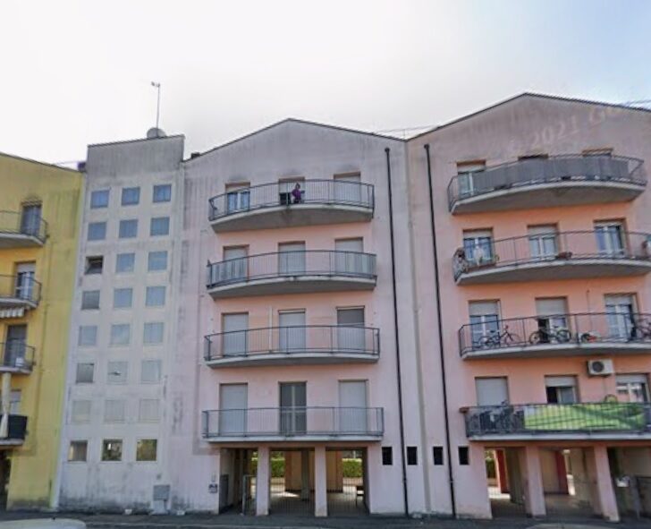 Ascensore rotto in un condominio di alloggi popolari in via Nenni, Atc: “Lavori non a carico degli inquilini”