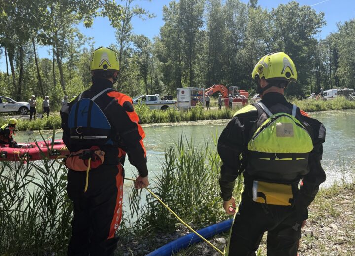 Barriere anti-inondazione e salvataggi in acqua. La maxi esercitazione del Coordinamento Territoriale della Protezione Civile