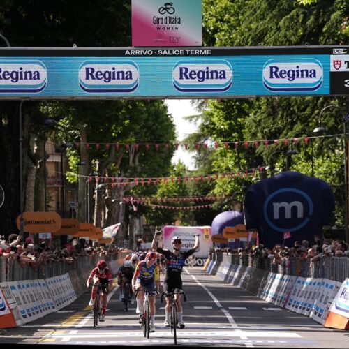Giro d’Italia Women, impresa di Celia Gery a Salice Terme: Van der Breggen resta in Rosa