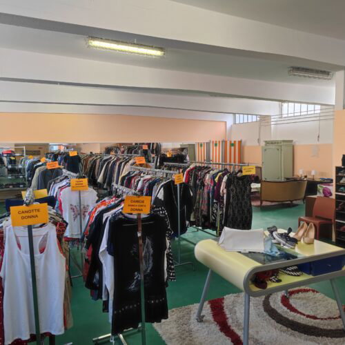 Non solo abiti ma accoglienza: inaugurato il nuovo Guardaroba Caritas Alessandria