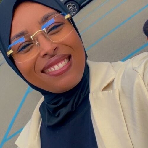 Da un insulto ricevuto a una lezione di dignità: il racconto di Hanane contro i pregiudizi